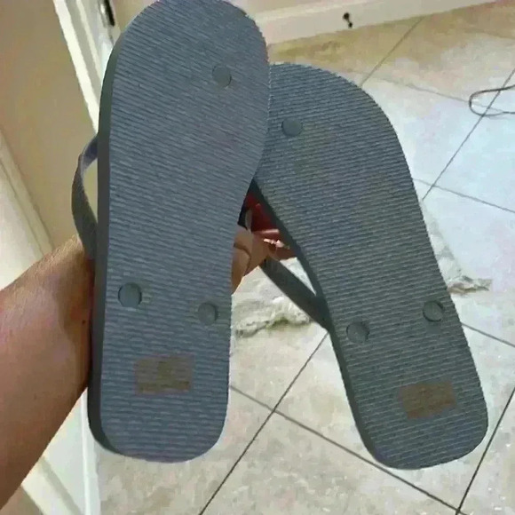 The Cove Atlantis flip flops - Picture 2 of 3